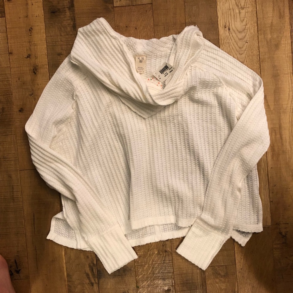 Cute cream crop with cowl